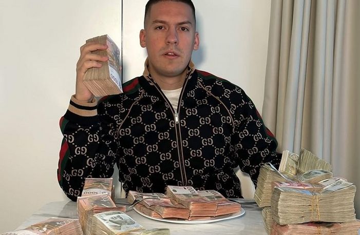 Baka Prase (28), pravog imena Bogdan Ilić, u utorak je objavio da su mu obrisani svi kanali s YouTubea. 