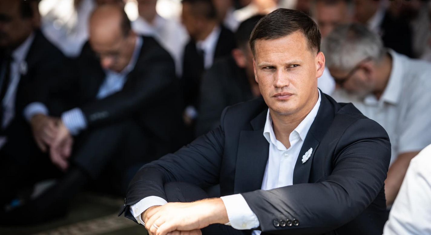 Na sjednici Skupštine Tuzlanskog Kantona, koja je održana u četvrtak, nova većina smijenila je Vladu na čelu sa premijerom Irfanom Halilagićem.