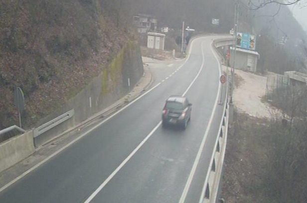 Na magistralnom putu Rogatica-Ustiprača, zbog oštećenja mosta, vozila do 30 tona saobraćaju jednom trakom, dok je za vozila preko 30 tona saobraćaj obustavljen