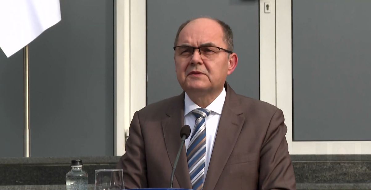 I dok Dodik Schmidta naziva sultanom i guvernerom koji priča u vjetar, visoki predstavnik poručuje građanima da se ne brinu.