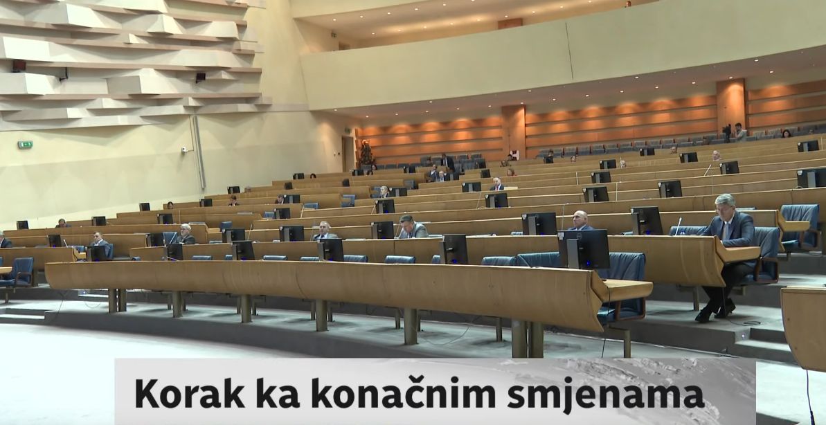 Samo su stranke Trojke glasale za smjenu, dok su ostali iz vladajuće garniture bili protiv ili nisu ni došli na sjednicu.