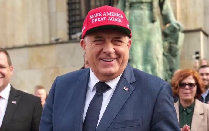 Prvo je imao burnu reakciju na presudu, davao je šokantne, prijeteće izjave, međutim, nakon dolaska Vučića 'spustio je loptu'