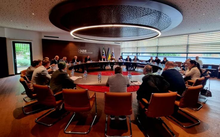 Pravosuđe mora odlučnije reagirati na Dodikov pokušaj državnog udara, saopštila je danas Stranka demokratske akcije (SDA). 