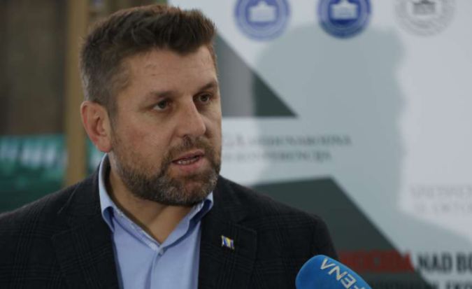 

Potpredsjednik Republike Srpske Ćamil Duraković smatra da je činom usvajanja spornih zakona sinoć u Narodnoj skupštini RS-a izvršen svojevrsni državni udar. 