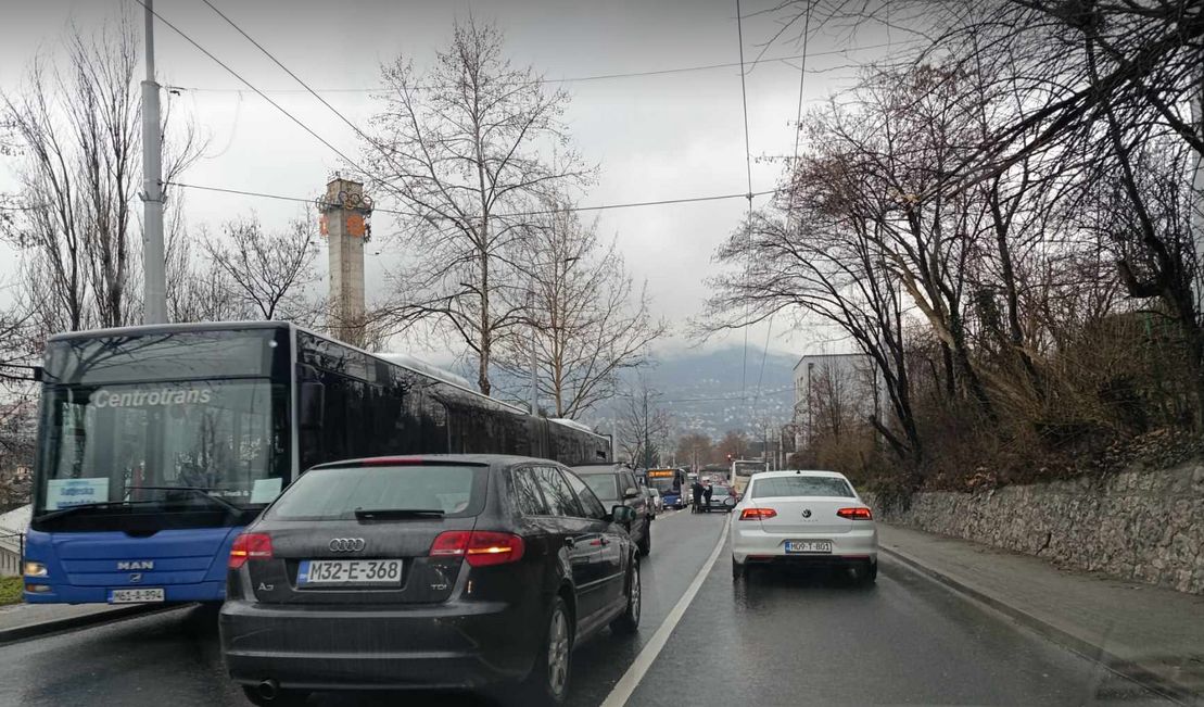 Iz Operativnog centra MUP-a Kantona Sarajevo kazali su nam da im ova nesreća nije prijavljena, jer je, vjerovatno, riječ samo o materijalnoj šteti