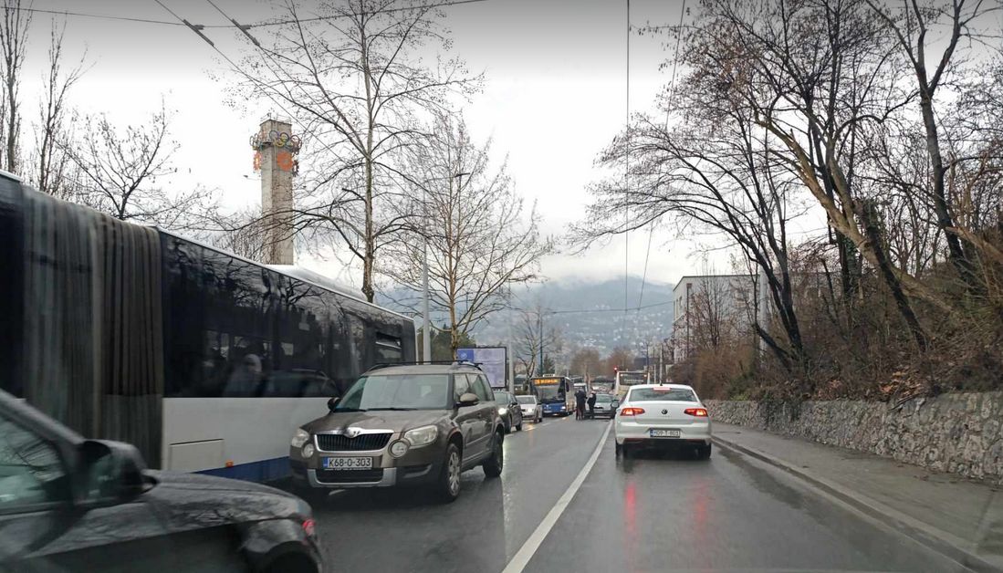 Iz Operativnog centra MUP-a Kantona Sarajevo kazali su nam da im ova nesreća nije prijavljena, jer je, vjerovatno, riječ samo o materijalnoj šteti