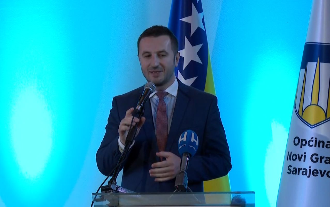 Na spomen-obilježje ispred Općine položeno je cvijeće i odata počast, a nakon toga i svečana sjednica