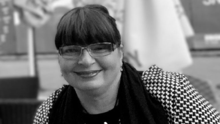 Tamo je pronašla novi dom i zaposlila se, ostavljajući neizbrisiv trag svojim zalaganjem i predanošću.