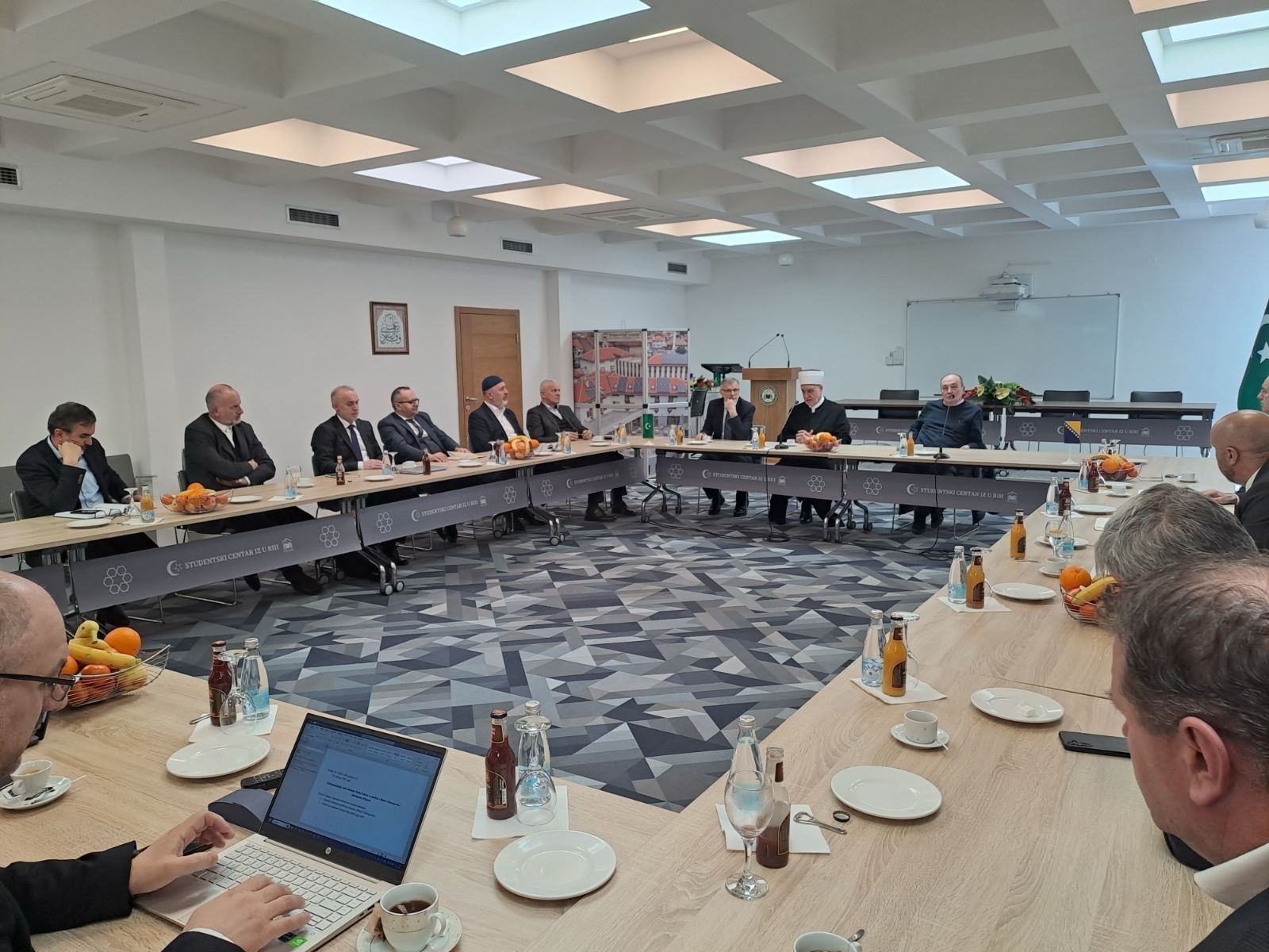 Muftije su konstatovale kako je primjetna zabrinutost imama, članova i pripadnika Islamske zajednice, ali da je situacija mirna.