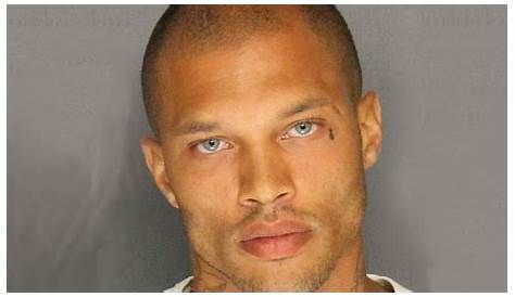 Iako je tvrdio da je nevin, vlasti su ga 2015. godine osudile za kazneno djelo posjedovanja vatrenog oružja