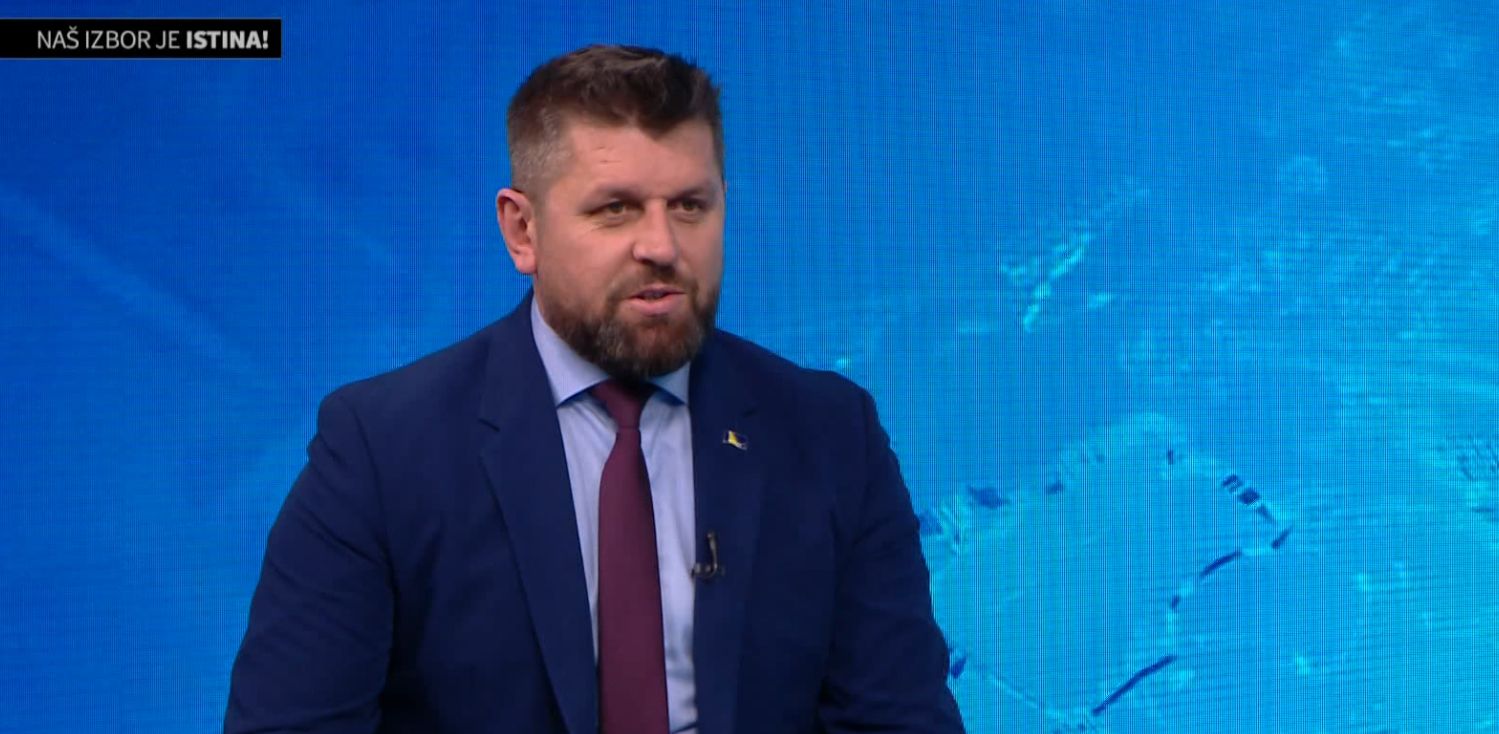 

Potpredsjednik Republike Srpske Ćamil Duraković smatra da je činom usvajanja spornih zakona sinoć u Narodnoj skupštini RS-a izvršen svojevrsni državni udar. 