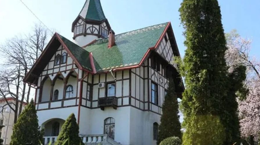 Prema informacijama kojima raspolaže, cifra bi trebala biti oko milion KM, a kolika će tačno biti vidjet će se kad oglase Javnu prodaju.