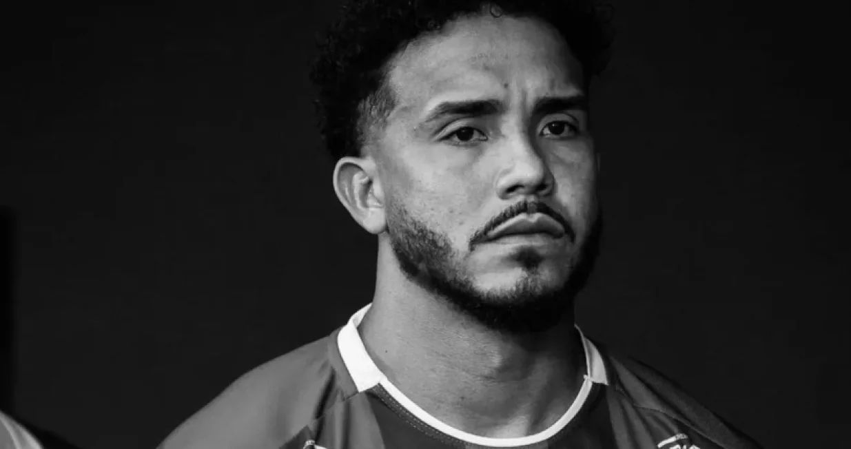 Utakmica je odmah odgođena, a emotivnom objavom ekspresno se oglasio klub preminulog fudbalera