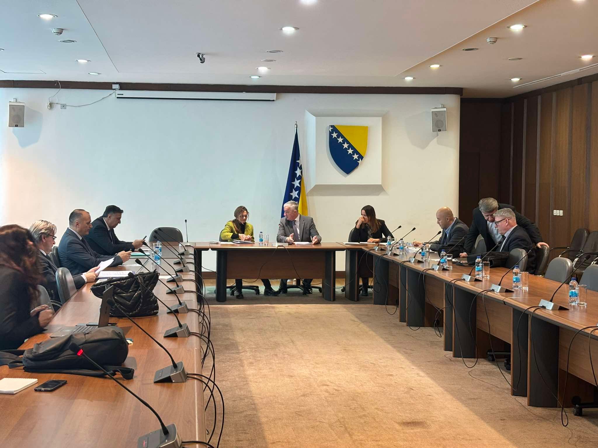 Borenović kaže da zna da se od Komisije očekivalo da spriječi mogućnost da neko utječe na medije, njihov rad i finansiranje...