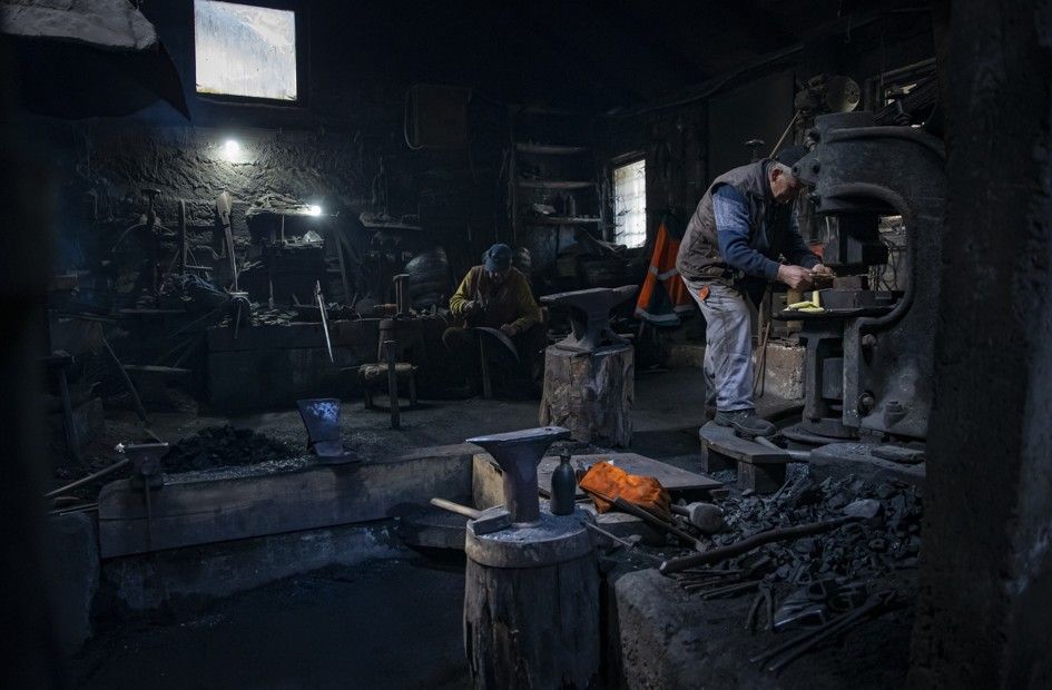 Porodica iz BiH stoljećima čuva kovački zanat: Obrađuju željezo na isti način kao i njihovi preci