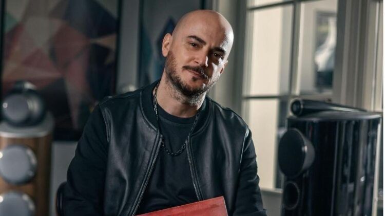 Požar je izbio oko 3 sata ujutro, kada je u diskoteci bilo oko 1.500 ljudi, što je izazvalo stampedo prema jedinom izlazu