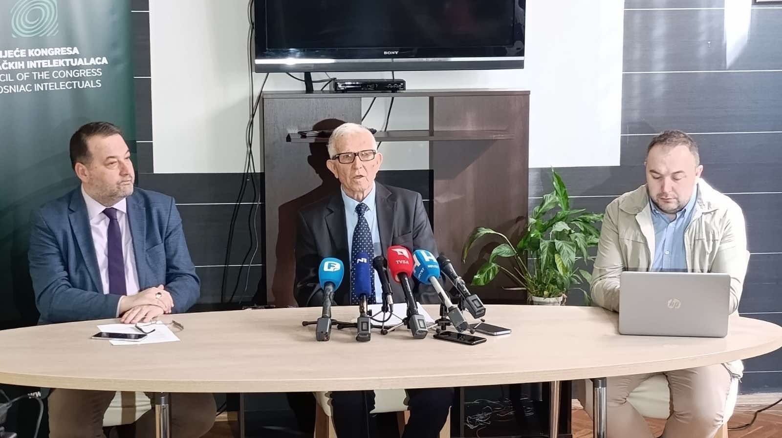 Medijima su se obratili predsjednik VKBI-ja Kasim Trnka, član VKBI-ja Vahid Karavelić i generalni sekretar VKBI-ja Emir Zlatar