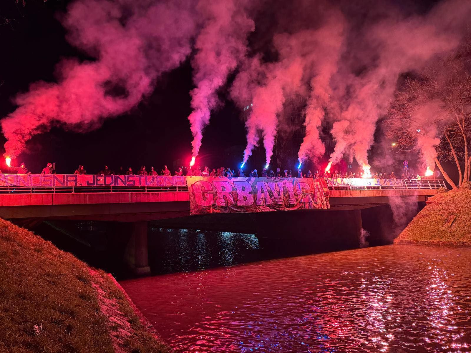 Skoro četiri pune godine stadion Grbavica je bio pod kontrolom Vojske RS-a i bio je praktično na prvoj liniji ratišta
