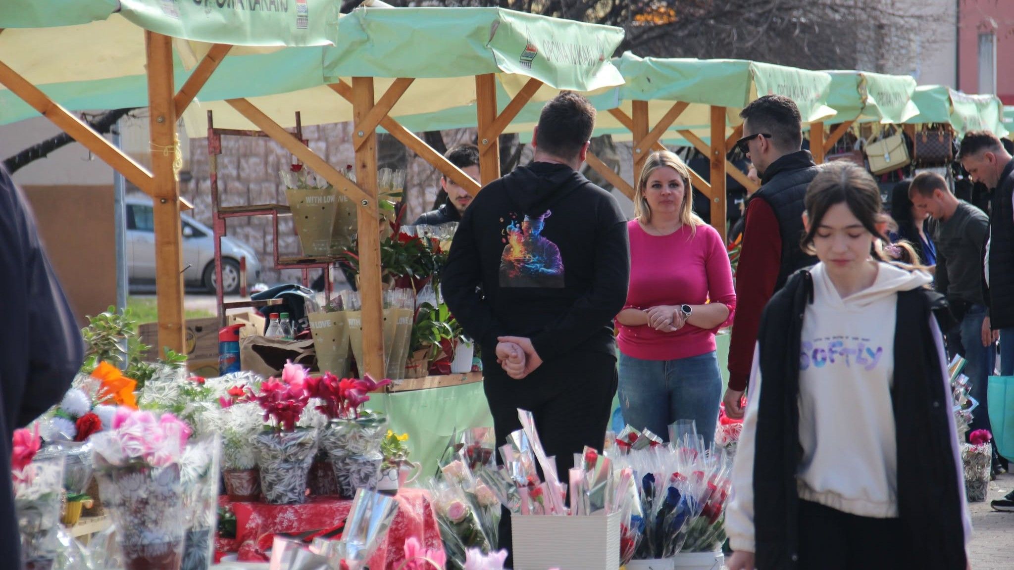 Iako se očekivala manja posjećenost zbog aktuelne ekonomske situacije, Kakanjci i Kakanjke zadržali su praznični duh