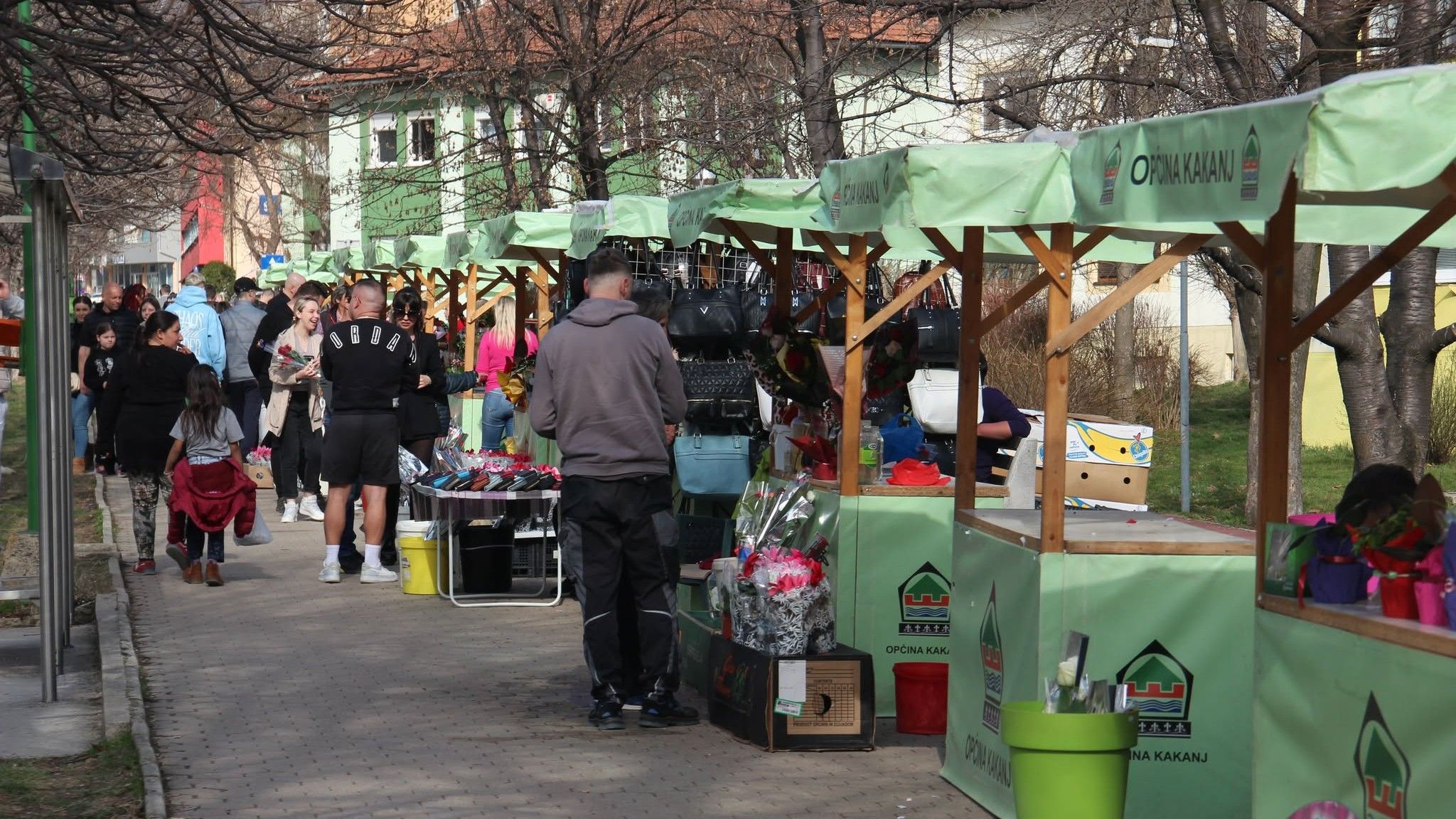 Iako se očekivala manja posjećenost zbog aktuelne ekonomske situacije, Kakanjci i Kakanjke zadržali su praznični duh