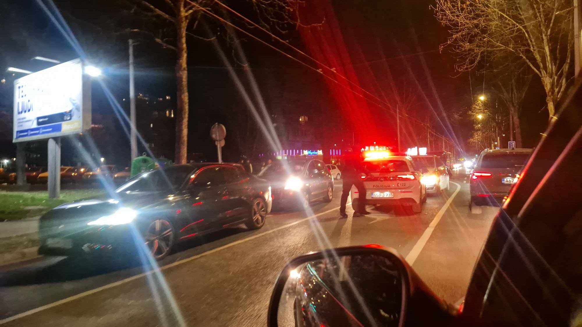 Za kratak period, nastale su ogromne gužve u saobraćaju u ovom dijelu grada                 