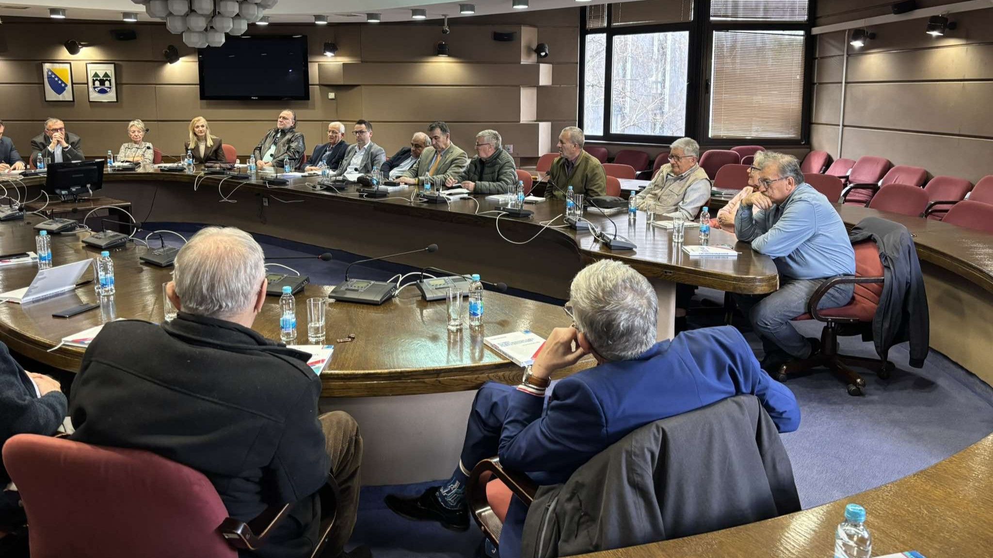 Sjednici su prisustvovali članovi političke, javne, akademske i umjetničke sfere                     