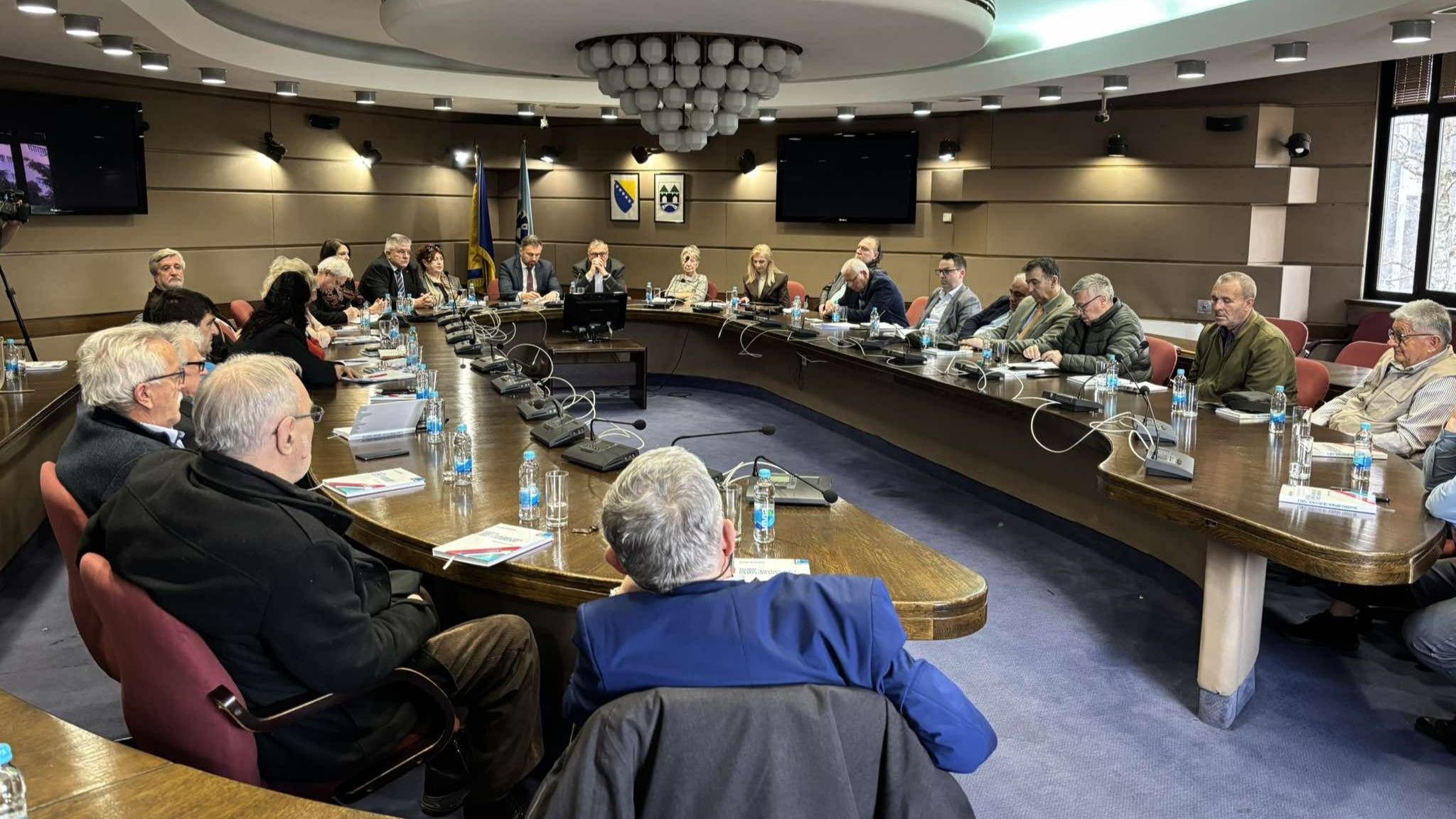 Sjednici su prisustvovali članovi političke, javne, akademske i umjetničke sfere                     