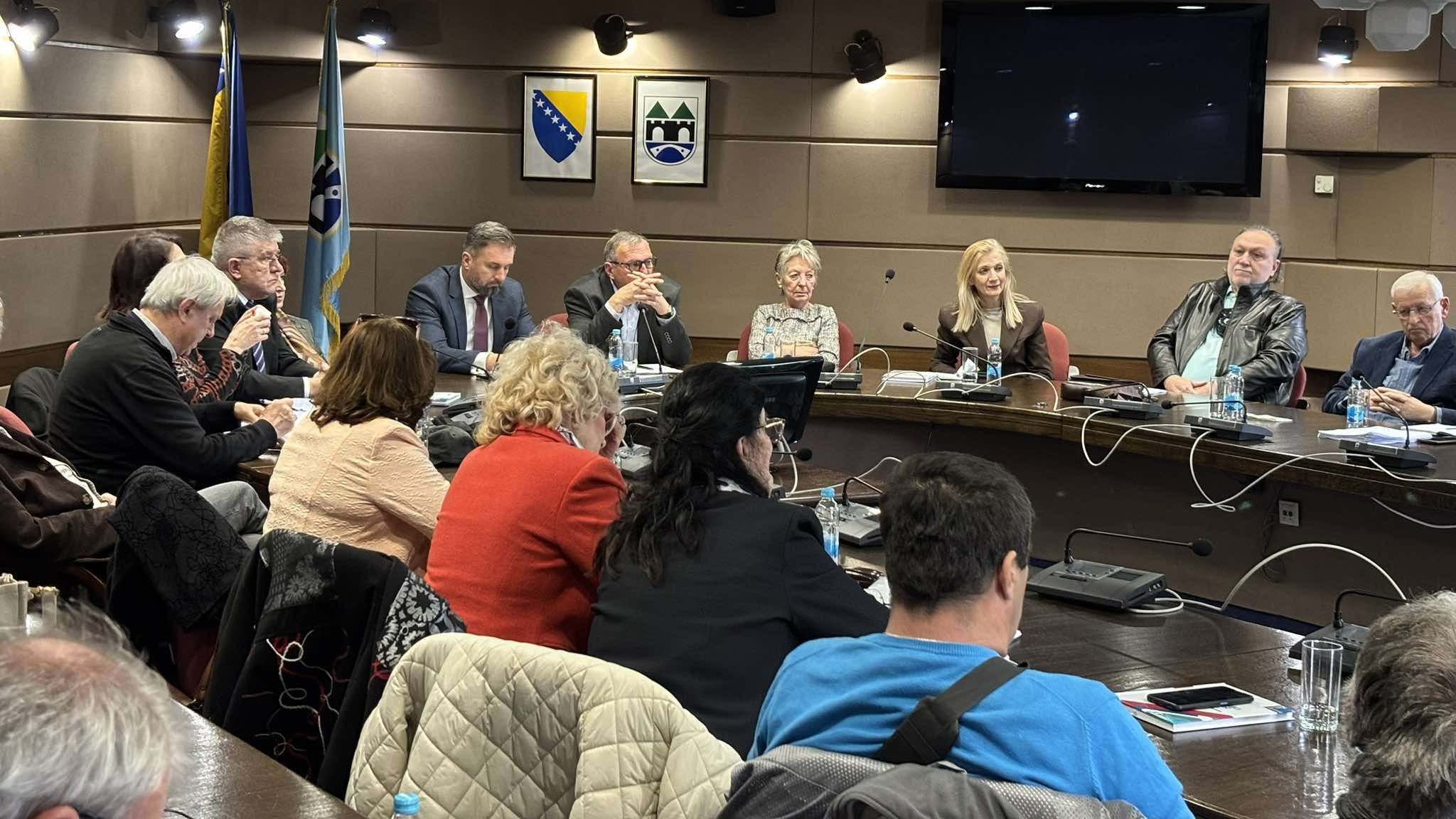 Sjednici su prisustvovali članovi političke, javne, akademske i umjetničke sfere                     