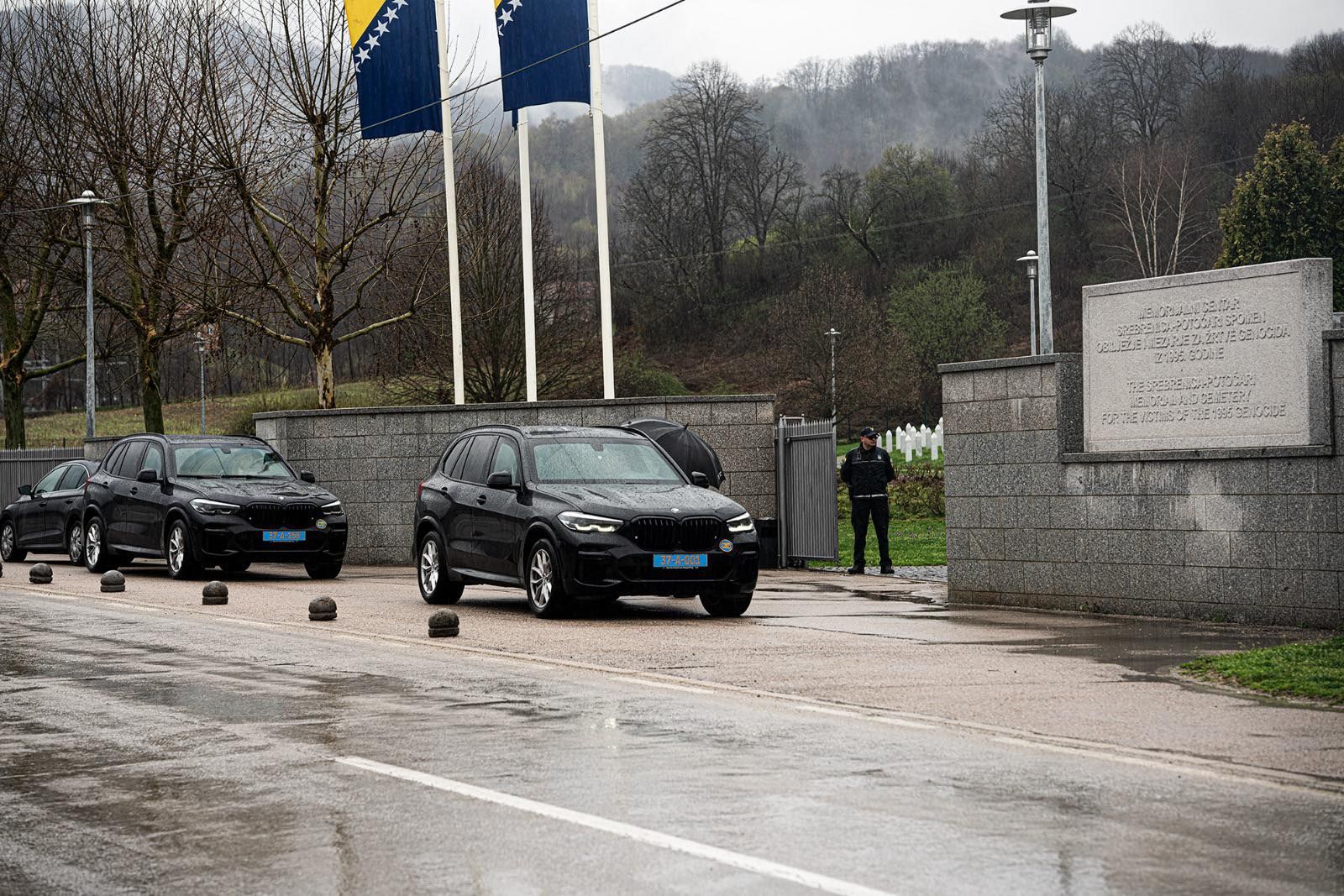 Schmidt je naglasio da će nastaviti s radom u skladu sa svojim mandatom, bez obzira na prijetnje i opstrukcije, te je ukazao na važnost poštovanja vladavine prava u cijeloj zemlji.