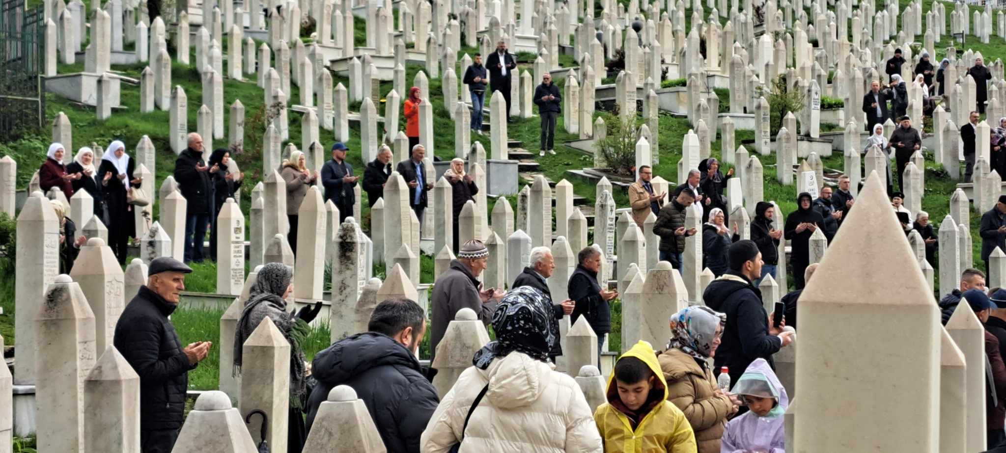 I nakon 30 godina od sloma oružane agresije na našu zemlju, reis je kazao kako politički nasrtaji ne jenjavaju