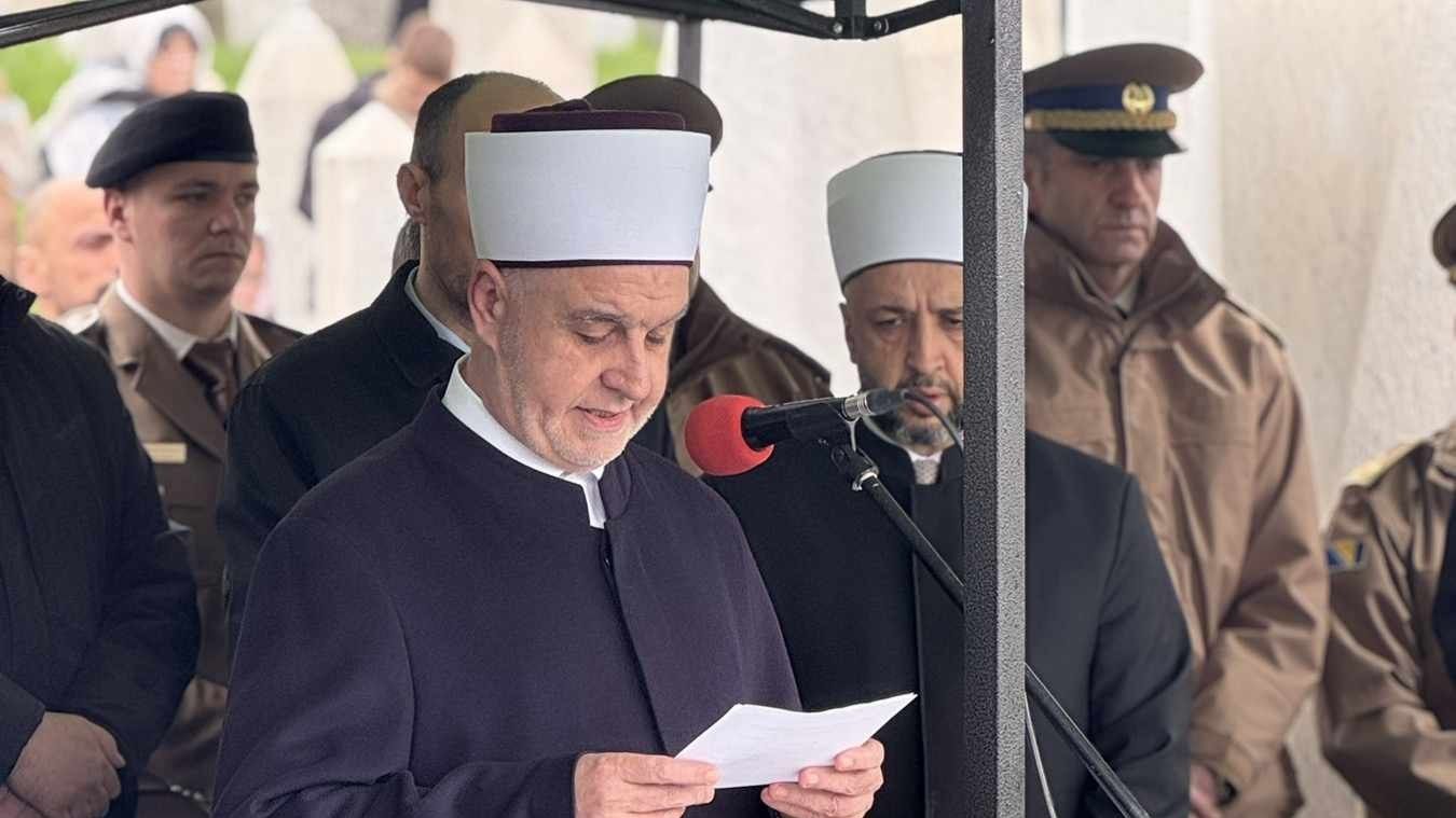 I nakon 30 godina od sloma oružane agresije na našu zemlju, reis je kazao kako politički nasrtaji ne jenjavaju