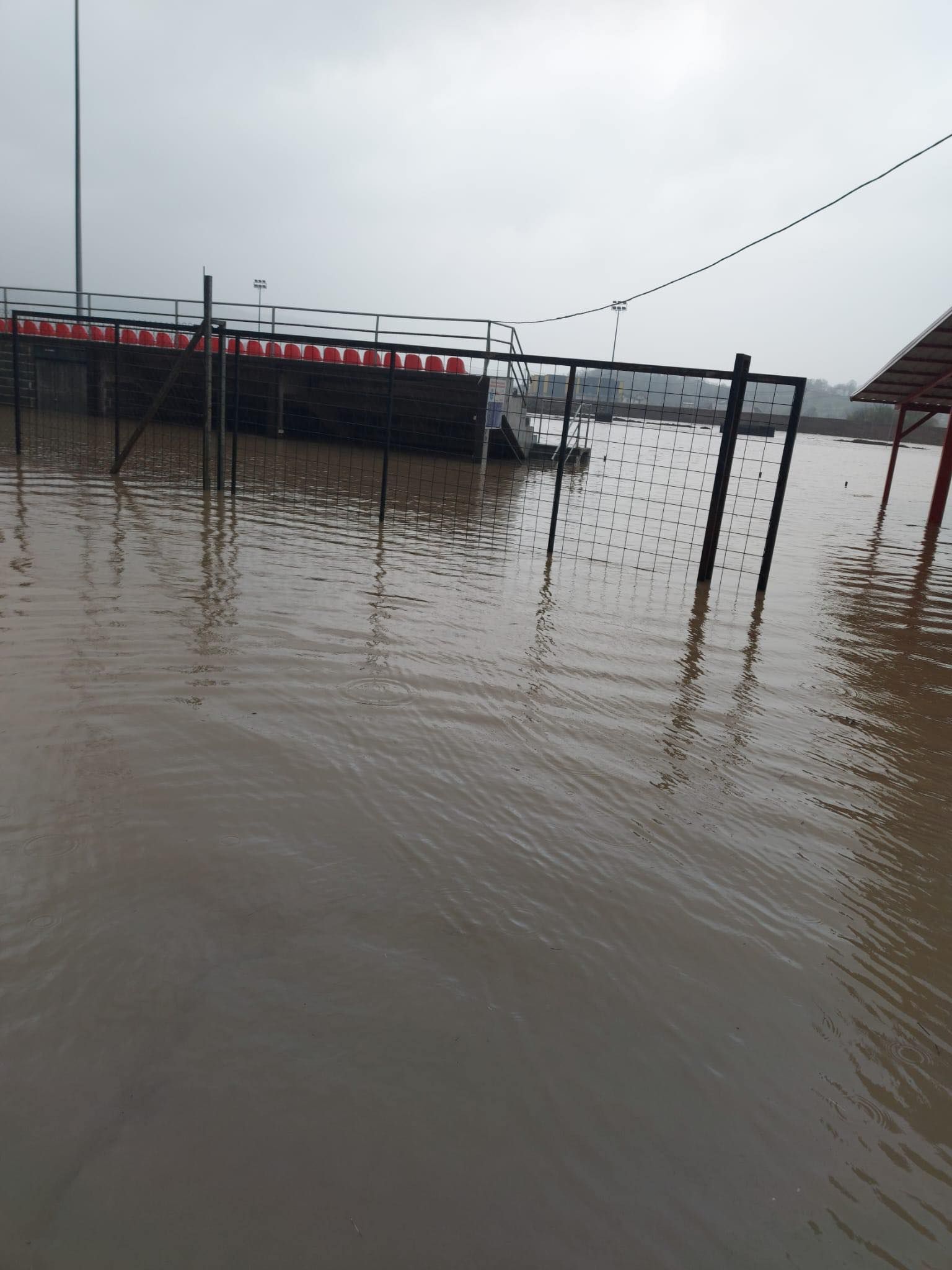 Velika šteta za bh. klub: Svlačionice i stadion pod vodom