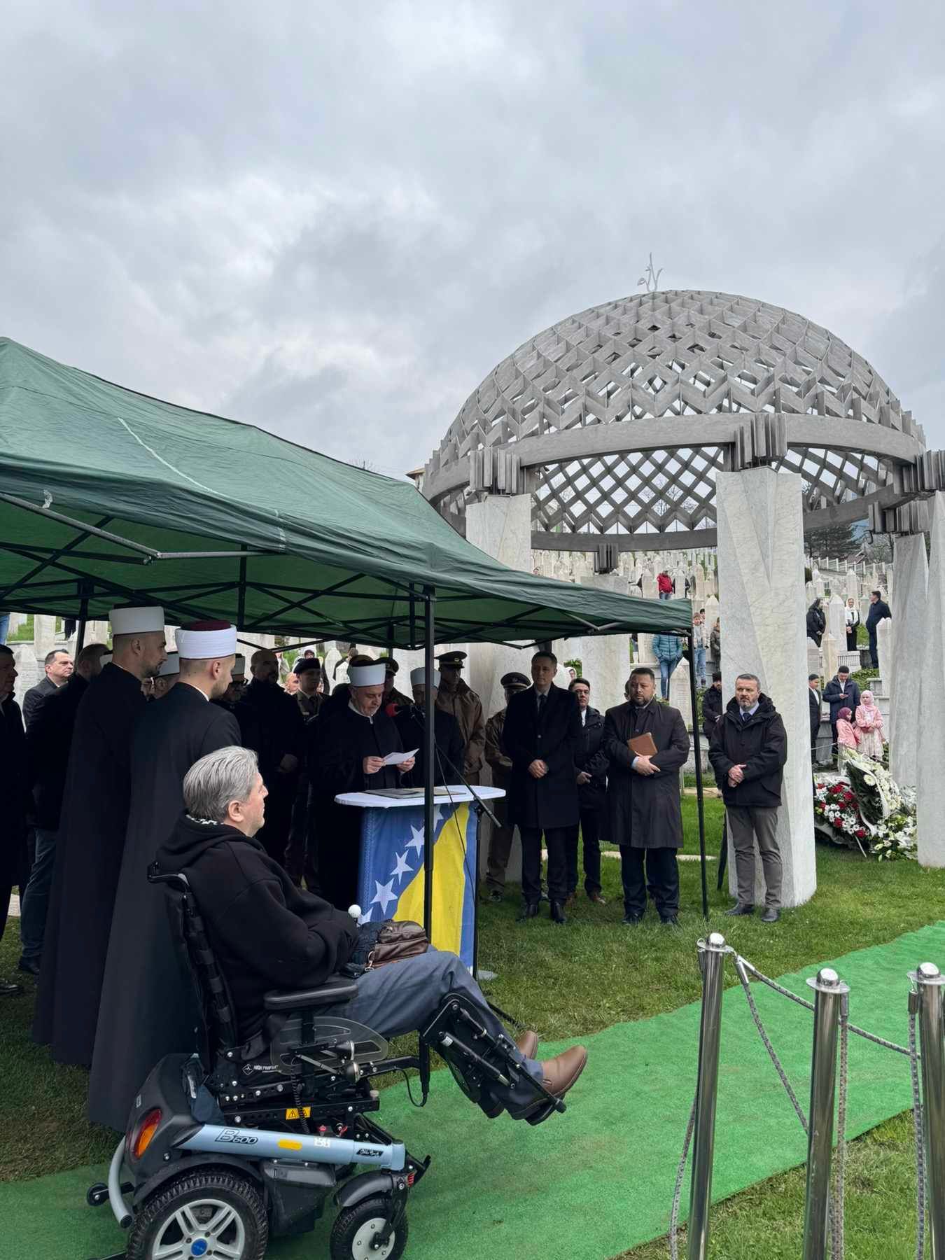 I nakon 30 godina od sloma oružane agresije na našu zemlju, reis je kazao kako politički nasrtaji ne jenjavaju