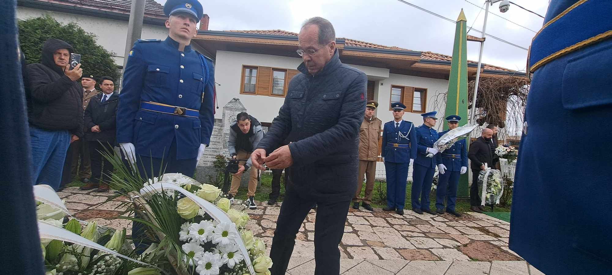 I nakon 30 godina od sloma oružane agresije na našu zemlju, reis je kazao kako politički nasrtaji ne jenjavaju