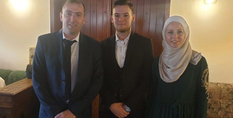 Mustafa je započeo svoje obrazovanje u hifzu u ranom uzrastu