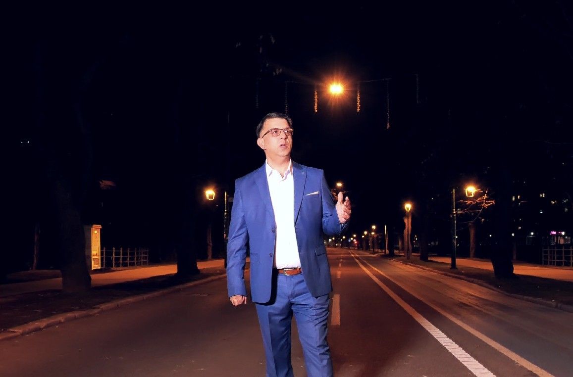 Smajo je do sada birao nastupe uživo kao svoj glavni način djelovanja, ali je ovim singlom napravio iskorak ka široj publici