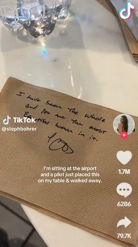 Pilot putnici u prolazu bacio poruku ispisanu na ubrusu: Iznenadilo je šta je napisao 