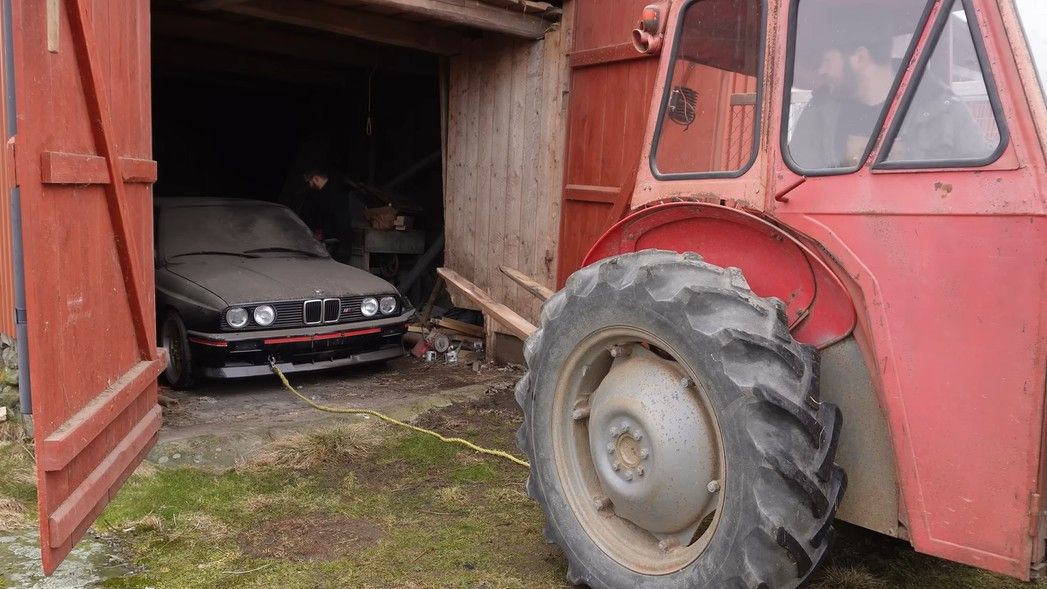 Iako je prekriven debelim slojem prašine, pronađeni automobil je u izuzetno dobrom stanju