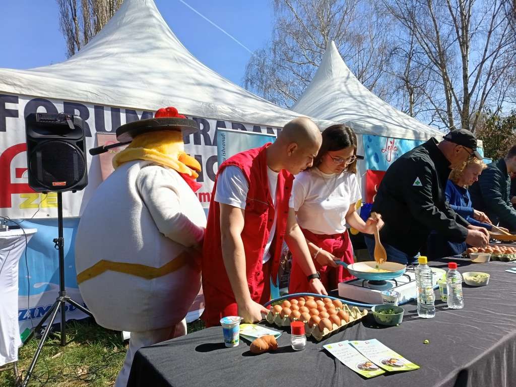Kako kaže, kroz 10. takmičenje u pripremi zeničkog čimbura "pokušavaju da saznaju šta je tajna tog recepta“.