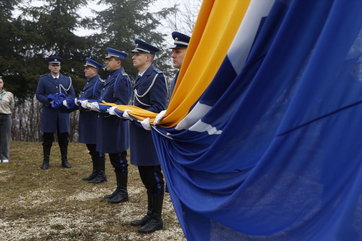 Podizanjem zastave na Humu počelo obilježavanje Dana nezavisnosti Bosne i Hercegovine