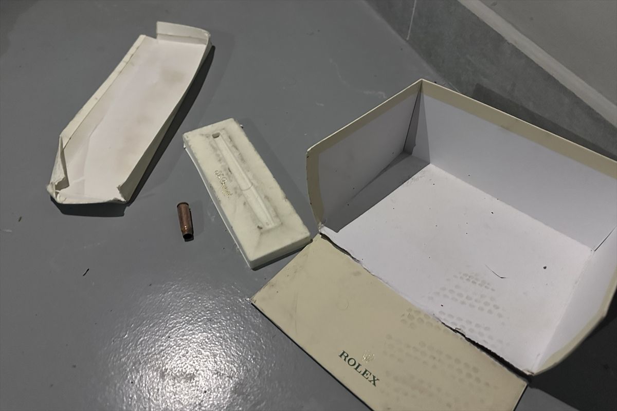  U prostorijama u glavnom tunelu ispod ljetnikovca brata svrgnutog sirijskog vođe pronađeni su ispražnjeni sefovi i pakovanja luksuznih satova