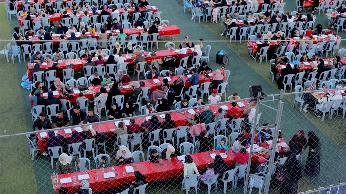 Iftar za djecu u izbjegličkom kampu Bureij u Gazi: Roditelji su im ubijeni u izraelskim napadima