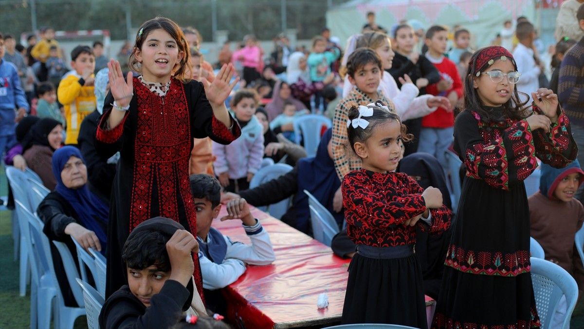 Iftar za djecu u izbjegličkom kampu Bureij u Gazi: Roditelji su im ubijeni u izraelskim napadima