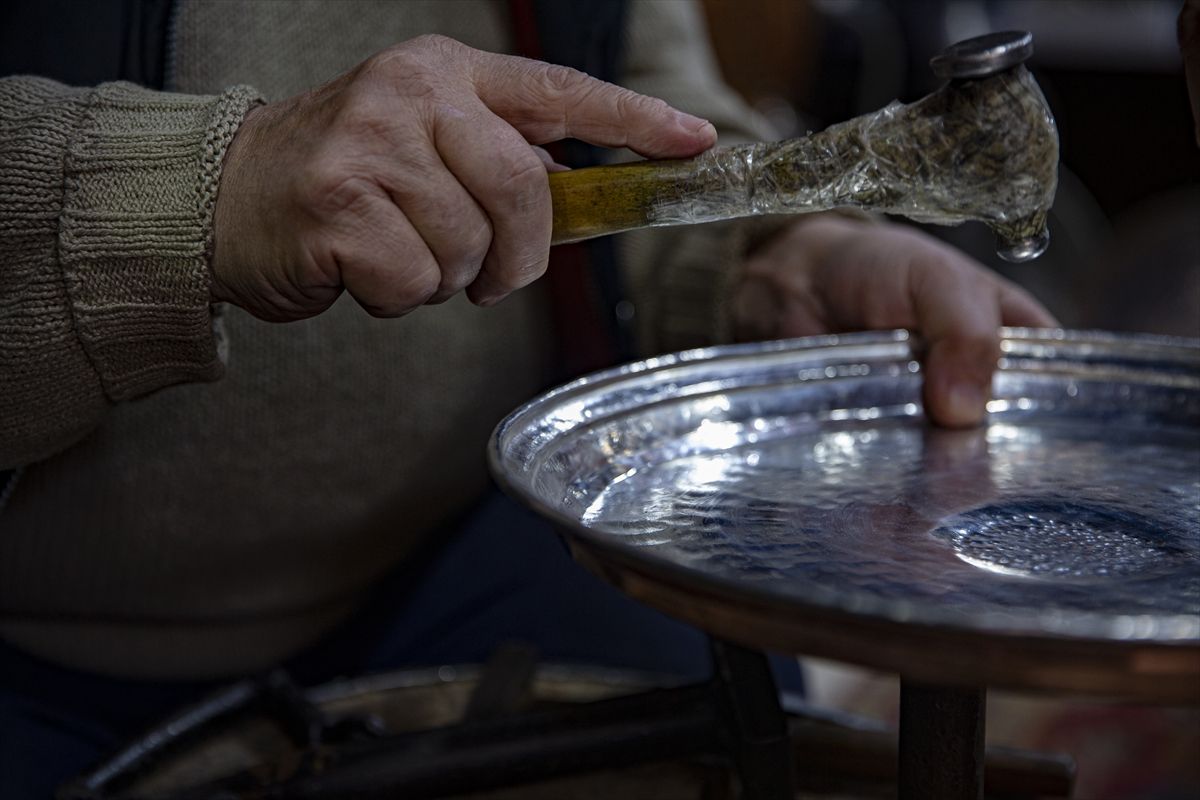 U Sarajevu i danas postoje porodice sa stoljećima dugom tradicijom tokom koje se zanatsko znanje prenosilo s koljena na koljeno