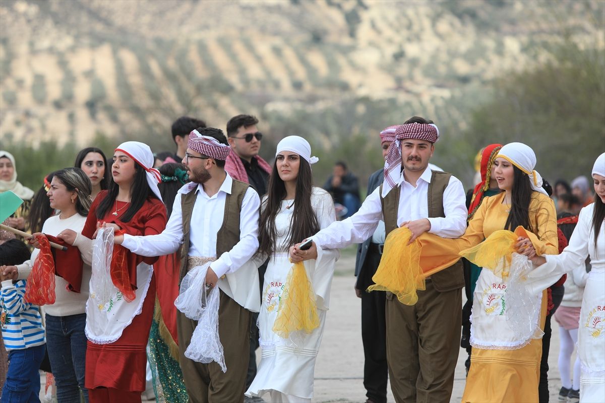 Mještani sirijskog Afrina euforično proslavljaju proljetni festival Nevruz