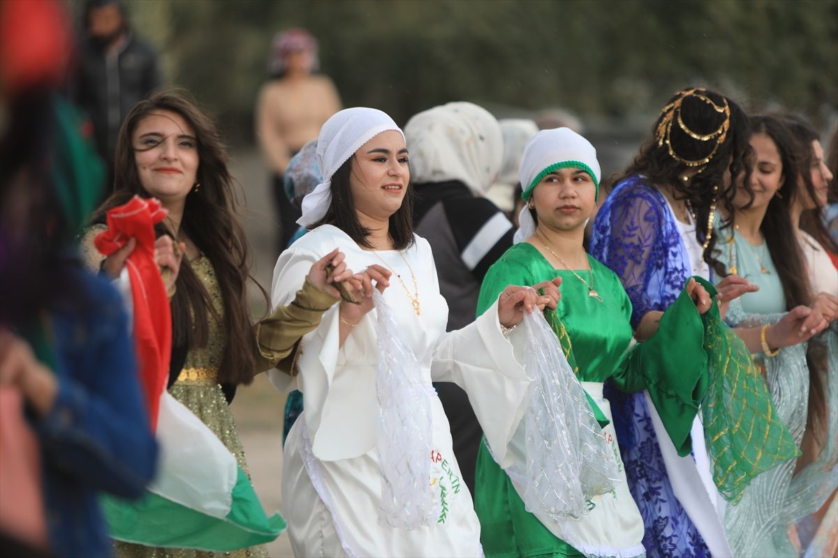Mještani sirijskog Afrina euforično proslavljaju proljetni festival Nevruz