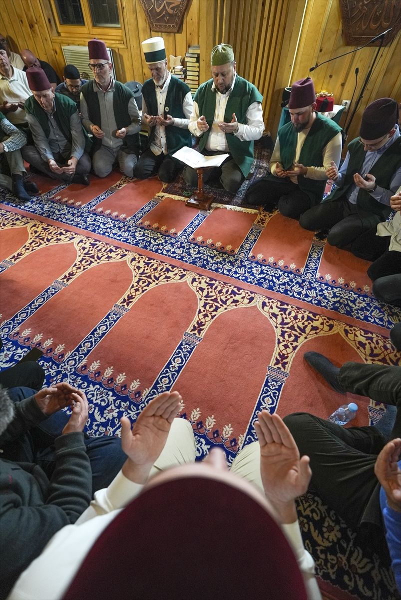 Danas derviški redovi i dalje postoje širom Bosne i Hercegovine, čuvajući stoljetne tradicije duhovne prakse, kulturnog izražavanja i društveno korisnog rada.