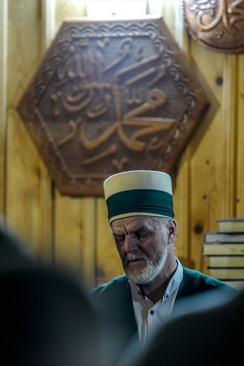 Danas derviški redovi i dalje postoje širom Bosne i Hercegovine, čuvajući stoljetne tradicije duhovne prakse, kulturnog izražavanja i društveno korisnog rada.
