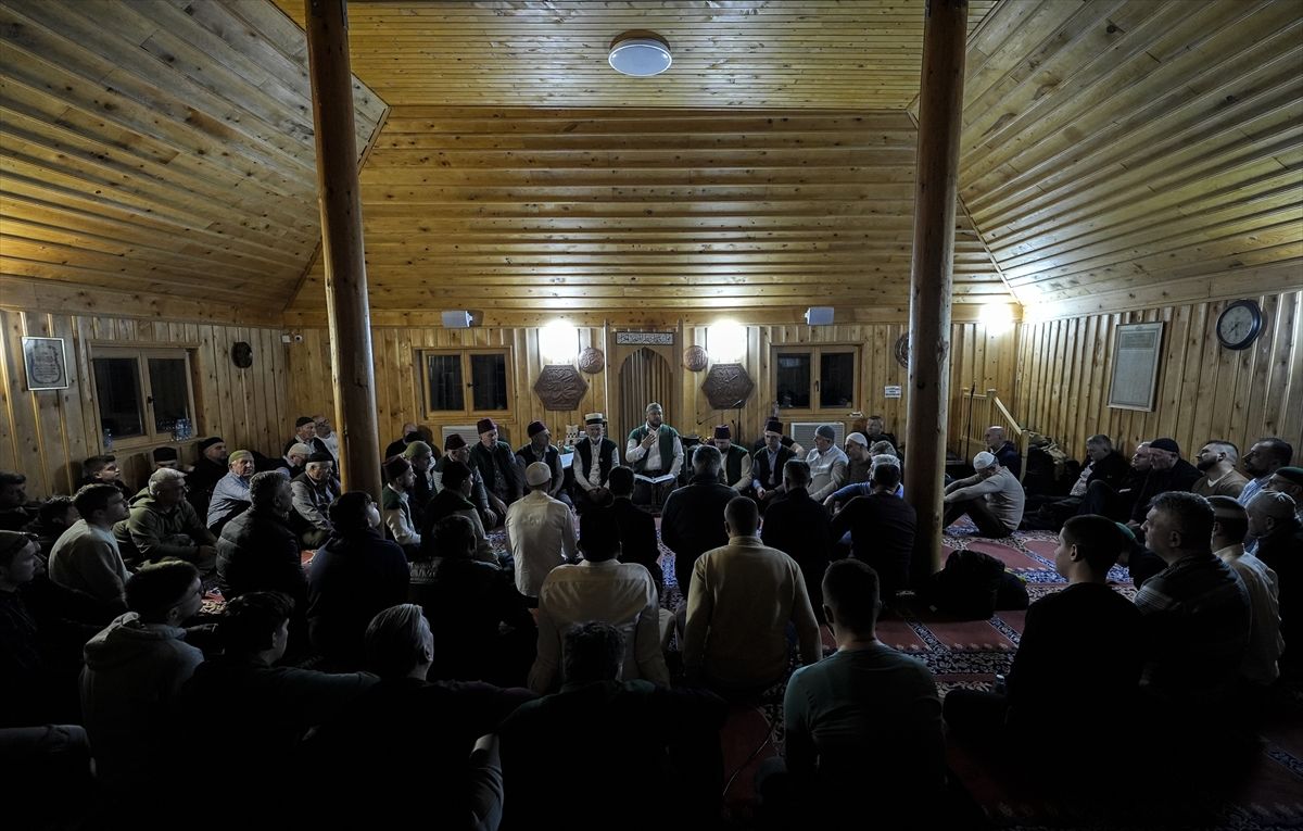Danas derviški redovi i dalje postoje širom Bosne i Hercegovine, čuvajući stoljetne tradicije duhovne prakse, kulturnog izražavanja i društveno korisnog rada.