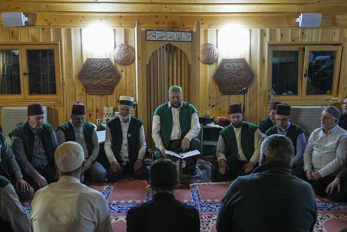 Danas derviški redovi i dalje postoje širom Bosne i Hercegovine, čuvajući stoljetne tradicije duhovne prakse, kulturnog izražavanja i društveno korisnog rada.